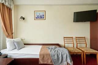 Отель Отель Дружба Киев Стандартный двухместный номер с 1 кроватью или 2 отдельными кроватями-5