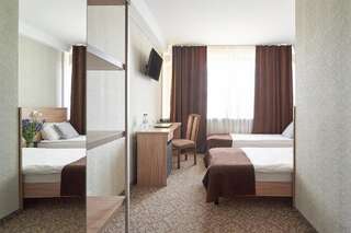 Отель Отель Дружба Киев Улучшенный двухместный номер с 1 кроватью или 2 отдельными кроватями-11