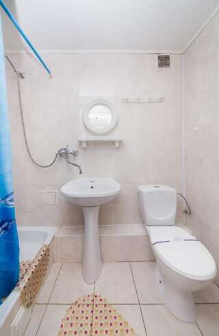 Отель Отель Дружба Киев Стандартный двухместный номер с 1 кроватью или 2 отдельными кроватями-17